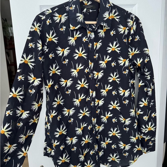 Banana Republic silk button down blouse, size small - Picture 2 of 4